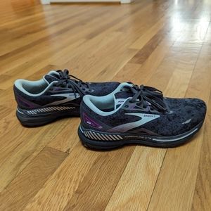 Brooks Adrenaline GTS 23 Women's running shoe